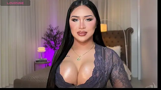 Your Majesty Tyra online show from 11-21-25, 05:06