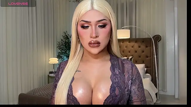 Your Majesty Tyra online show from 03-09-26, 05:11