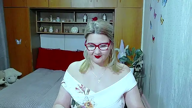 LucilleFenlys online show from 05-25-26, 10:16