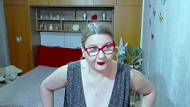 LucilleFenlys online show from 05-26-26, 08:16