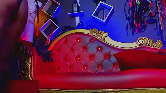 PerlaDivaio online show from 12-17-24, 01:27