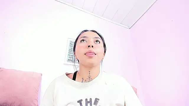 miss soffi  online show from 07-28-26, 05:45