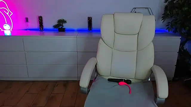 Kamilla Hot online show from 10-25-25, 06:02