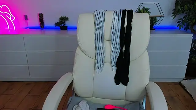 Kamilla Hot online show from 10-30-25, 07:03