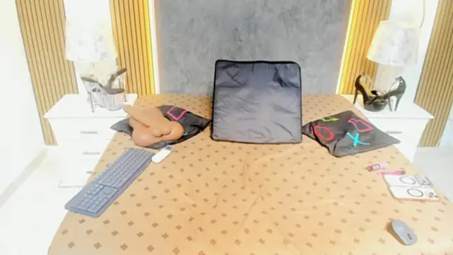 Snapshot of NahomyOwen chatting on 07-18-26, 12:09 NahomyOwen online show from 07-18-26, 12:09