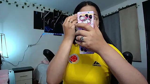 yesie hot online show from 06-18-26, 12:44