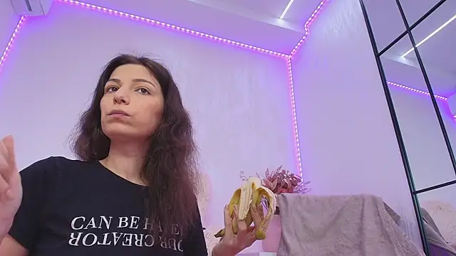 Anna Lewis online show from 04-17-26, 07:00