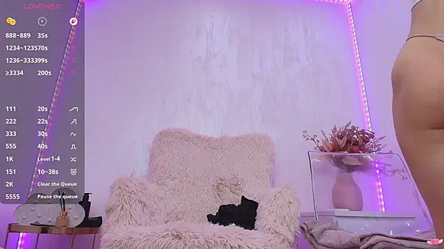 Anna Lewis online show from 04-25-26, 06:16