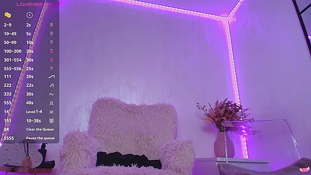 Anna Lewis online show from 04-25-26, 06:05