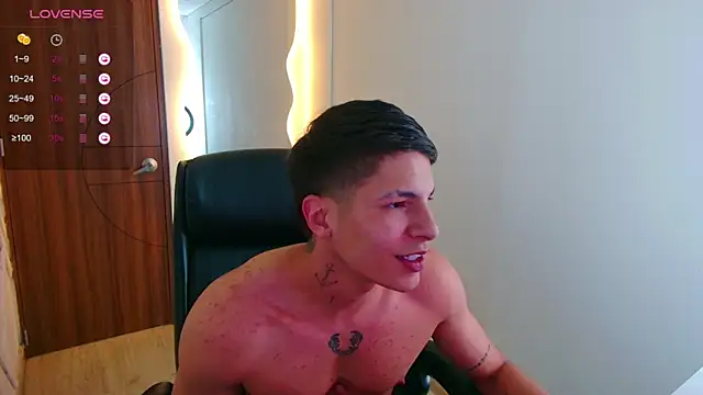 Snapshot of harrisoncuper chatting on 03-15-25, 01:41 harrisoncuper online show from 03-15-25, 01:41