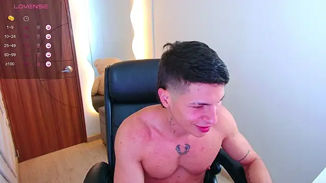 Snapshot of harrisoncuper chatting on 12-13-25, 10:59 harrisoncuper online show from 12-13-25, 10:59