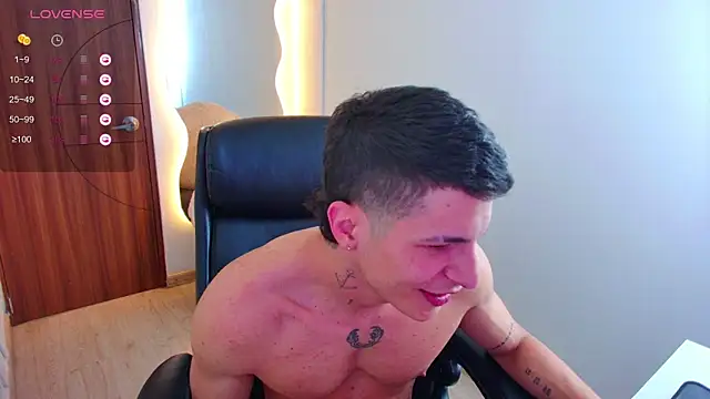 Snapshot of harrisoncuper chatting on 12-19-25, 10:17 harrisoncuper online show from 12-19-25, 10:17