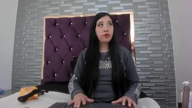 AntoneellaF online show from 03-17-25, 11:00