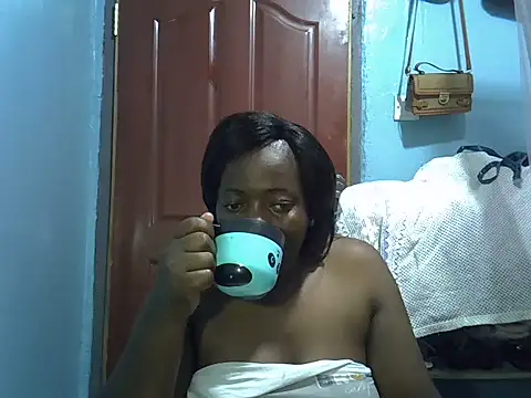 Snapshot of Ebonyceline chatting on 06-19-26, 06:34 Ebonyceline online show from 06-19-26, 06:34