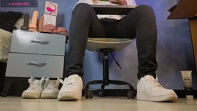 TomLover 12 online show from 03-04-26, 01:00