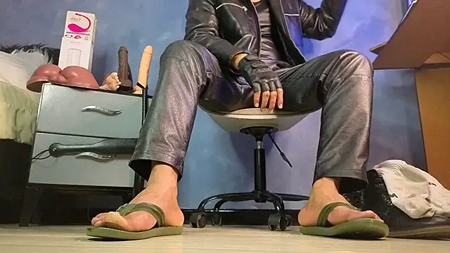 TomLover 12 online show from 04-18-26, 02:15