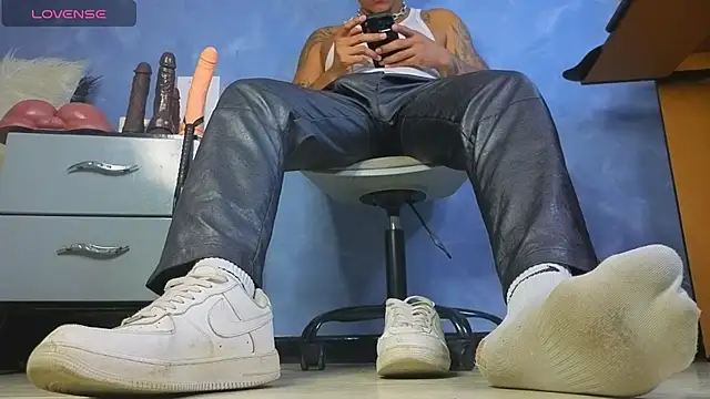 TomLover 12 online show from 08-04-26, 04:20