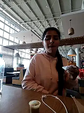 Snapshot of AnnRosse18 chatting on 01-04-25, 04:11 AnnRosse18 online show from 01-04-25, 04:11