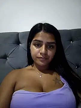 Snapshot of AnnRosse18 chatting on 01-05-25, 04:16 AnnRosse18 online show from 01-05-25, 04:16