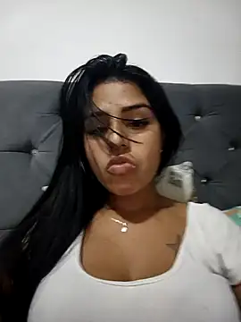 Snapshot of AnnRosse18 chatting on 02-06-25, 06:56 AnnRosse18 online show from 02-06-25, 06:56