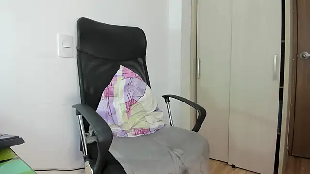 curly  blue online show from 03-19-26, 11:58