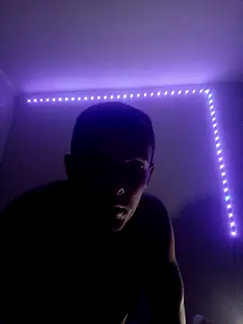 Snapshot of liderek83 chatting on 10-31-25, 01:17 liderek83 online show from 10-31-25, 01:17