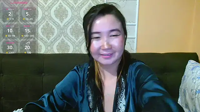 Snapshot of Bet_Lu chatting on 12-13-24, 04:27 Bet Lu online show from 12-13-24, 04:27