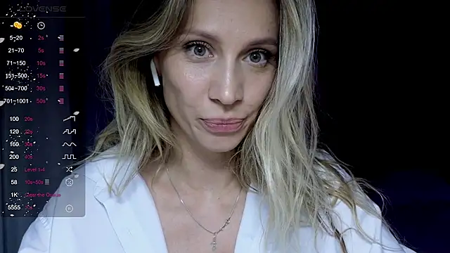 Snapshot of Alice_Wonders chatting on 05-15-26, 07:54 Alice Wonders online show from 05-15-26, 07:54