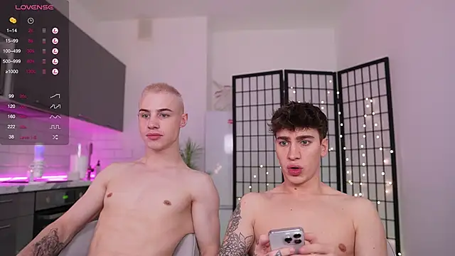 Snapshot of Evan__White_ chatting on 12-01-24, 05:35 Evan  White  online show from 12-01-24, 05:35