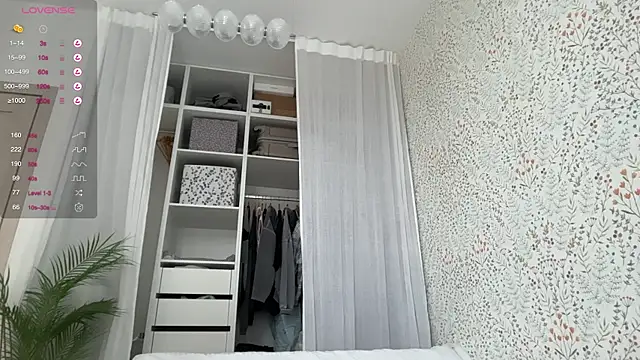 Snapshot of Evan__White_ chatting on 09-14-25, 06:01 Evan  White  online show from 09-14-25, 06:01