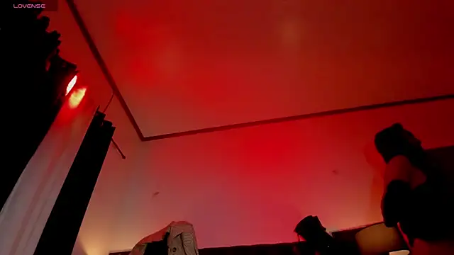 Snapshot of ErinSmith7inches_TS chatting on 12-17-24, 04:45 ErinSmith7inches TS online show from 12-17-24, 04:45