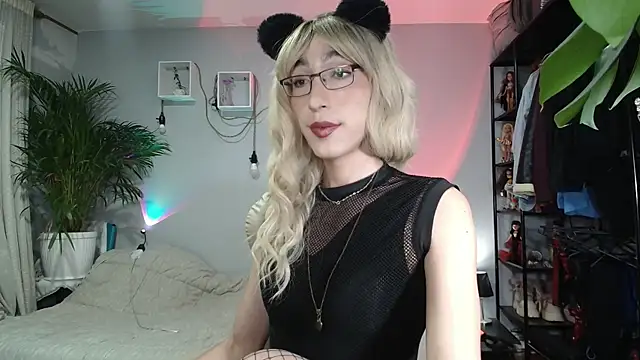 Snapshot of NicoleCortez chatting on 10-04-25, 08:56 NicoleCortez online show from 10-04-25, 08:56