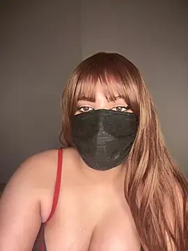 Snapshot of Amber-Queen chatting on 01-03-25, 11:44 Amber-Queen online show from 01-03-25, 11:44