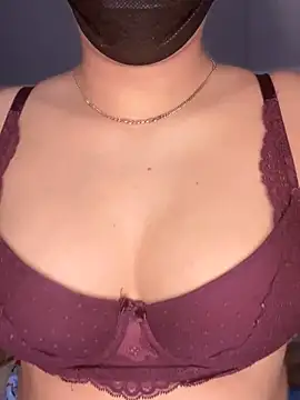 Snapshot of Amber-Queen chatting on 01-15-25, 02:06 Amber-Queen online show from 01-15-25, 02:06