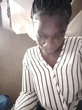 Snapshot of shape30 chatting on 12-15-25, 05:44 shape30 online show from 12-15-25, 05:44