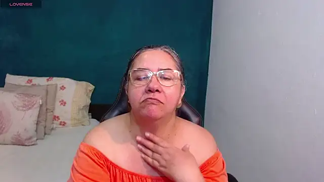 Snapshot of scaelettdubois chatting on 05-05-26, 01:57 scaelettdubois online show from 05-05-26, 01:57