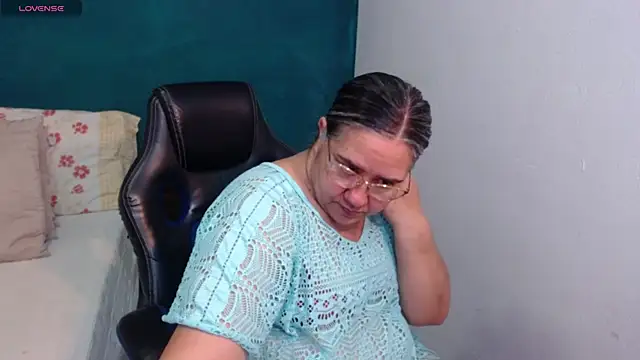 Snapshot of scaelettdubois chatting on 05-07-26, 02:28 scaelettdubois online show from 05-07-26, 02:28