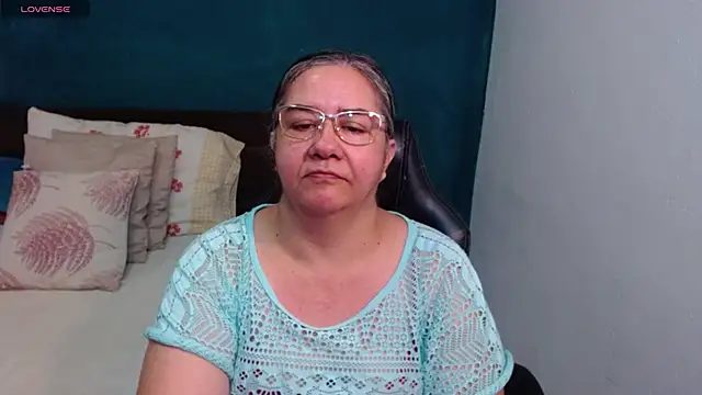 Snapshot of scaelettdubois chatting on 05-28-26, 01:58 scaelettdubois online show from 05-28-26, 01:58