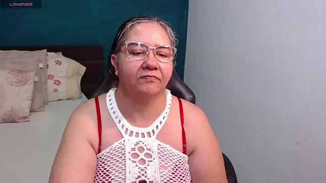 Snapshot of scaelettdubois chatting on 05-29-26, 01:25 scaelettdubois online show from 05-29-26, 01:25