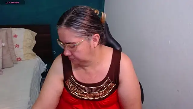 Snapshot of scaelettdubois chatting on 06-09-26, 02:34 scaelettdubois online show from 06-09-26, 02:34