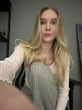 Snapshot of MariaTull chatting on 03-21-25, 02:28 MariaTull online show from 03-21-25, 02:28
