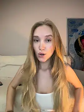 Snapshot of MariaTull chatting on 10-26-25, 04:24 MariaTull online show from 10-26-25, 04:24