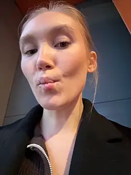 Snapshot of MariaTull chatting on 10-29-25, 01:46 MariaTull online show from 10-29-25, 01:46