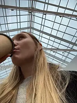 Snapshot of MariaTull chatting on 11-22-25, 11:53 MariaTull online show from 11-22-25, 11:53