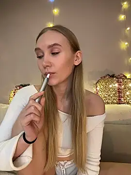 Snapshot of MariaTull chatting on 12-15-25, 10:58 MariaTull online show from 12-15-25, 10:58