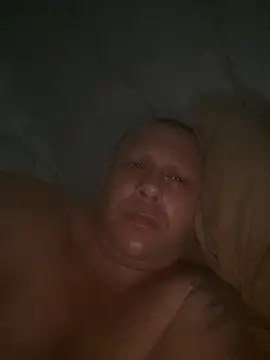 Snapshot of 1981-AZ chatting on 02-13-26, 05:36 1981-AZ online show from 02-13-26, 05:36