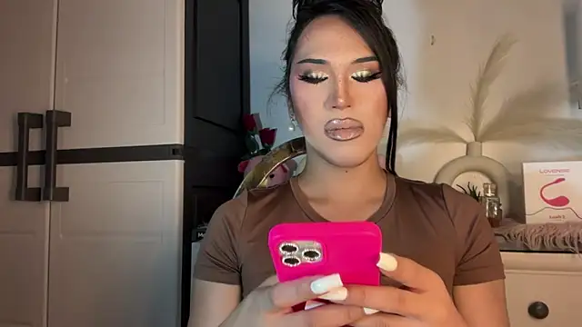 Snapshot of Ts_glamxxxx chatting on 12-02-25, 01:33 Ts glamxxxx online show from 12-02-25, 01:33