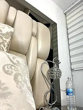 Snapshot of ALISSON_FOXXX1 chatting on 10-24-25, 08:49 ALISSON FOXXX1 online show from 10-24-25, 08:49