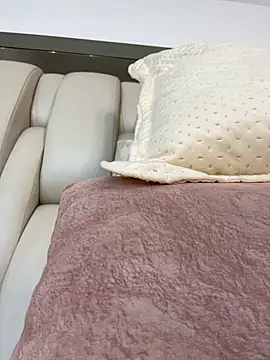 Snapshot of ALISSON_FOXXX1 chatting on 10-25-25, 04:46 ALISSON FOXXX1 online show from 10-25-25, 04:46