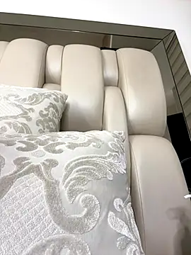 Snapshot of ALISSON_FOXXX1 chatting on 12-01-25, 11:32 ALISSON FOXXX1 online show from 12-01-25, 11:32